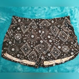 NWT Women's Maurices Shortie Shorts Size M
